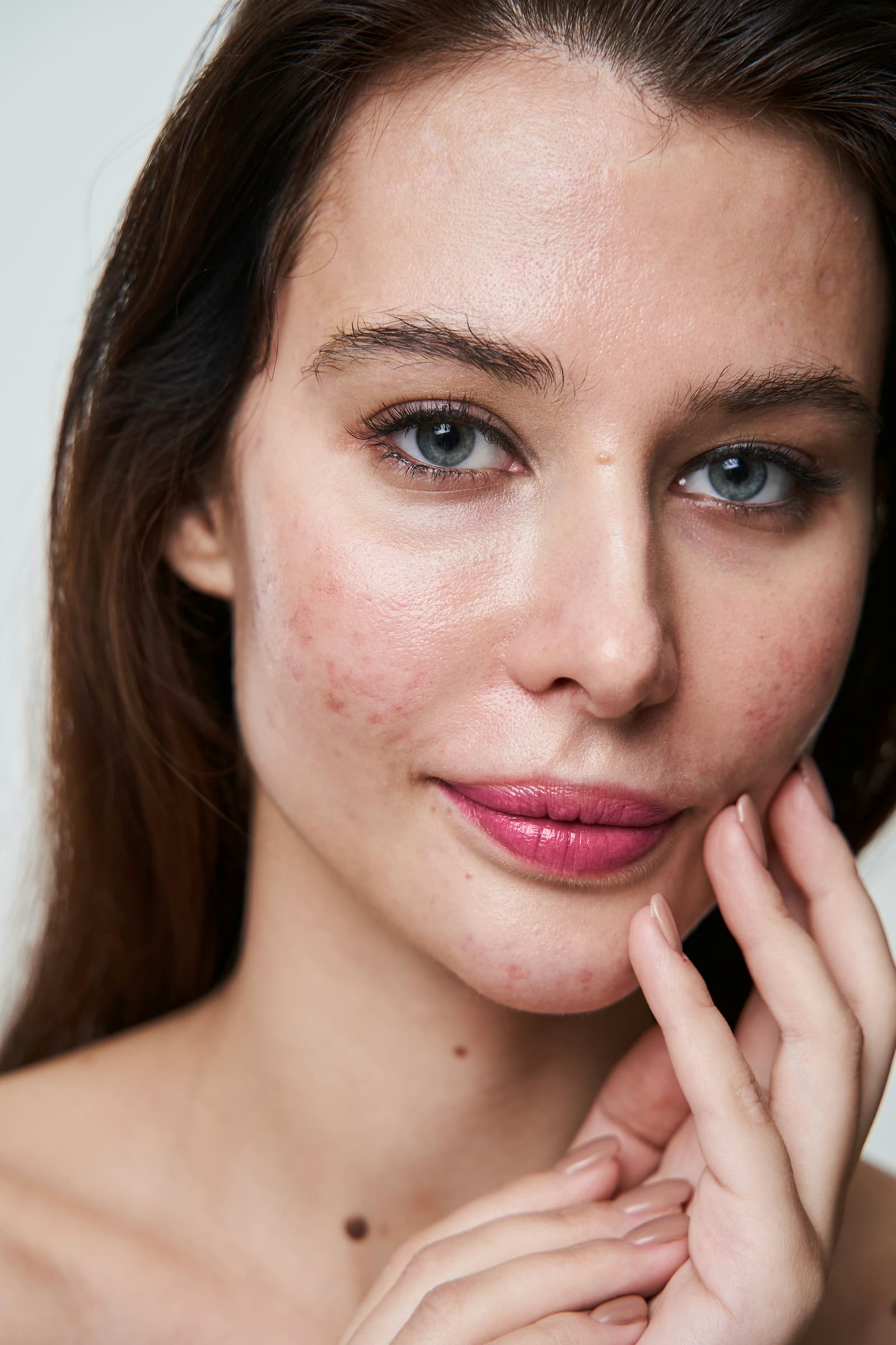 The same portrait with Chromogen's Lip Makeup in a berry colour